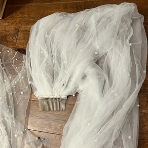 Long cathedral pearl vail